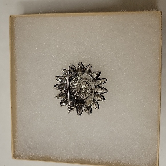 Set of 3 Floral Brooches - Picture 3 of 7